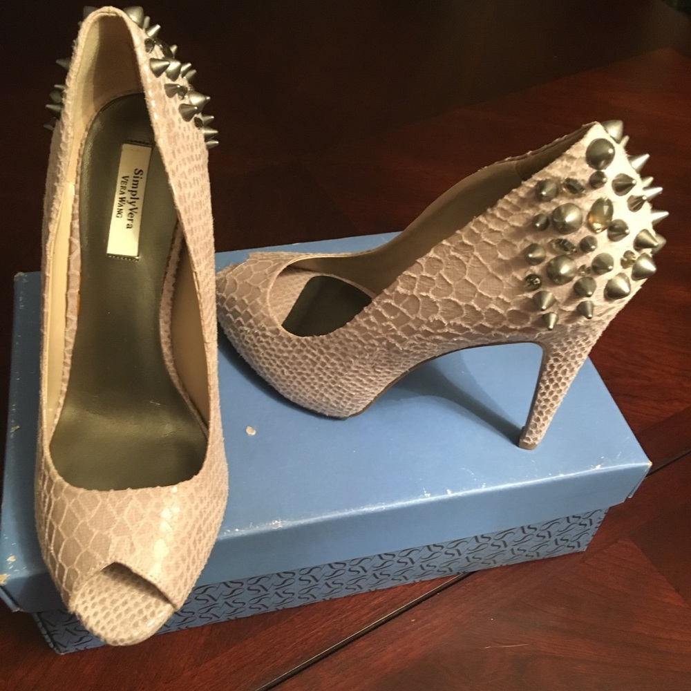 Vera Wang Pumps
